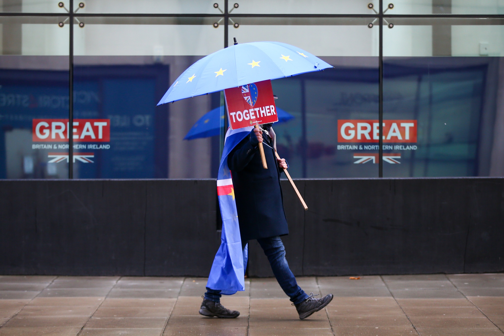 Anti-Brexit protester Steve Bray carries a sign near the location of the Brexit talks in London, UK, on ​​Friday, December 4, 2020. 