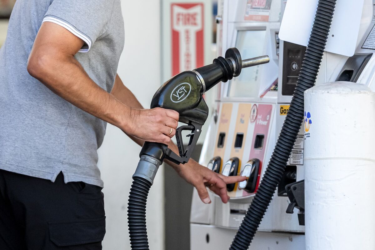 bloomberg.com - Mitchell Ferman - Big Oil Set to Reap Profit Bonanza From Soaring Fuel Prices