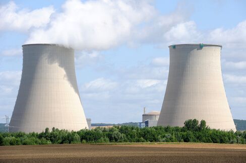 EDF Falls to Seven-Week Low on Opposition Reactor Halt Plan