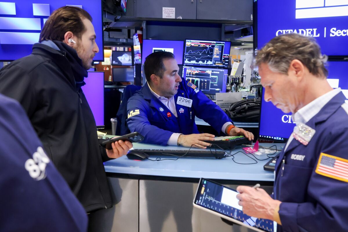 bloomberg.com - Jeran Wittenstein - Big Tech's Cause for Hope: Link Between Mag 7, S&amp;P 500 Is Broken