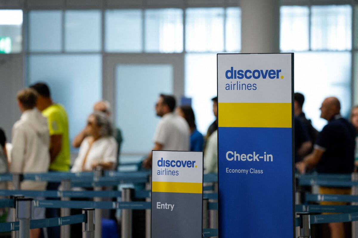 Lufthansa Sees Leisure Unit Growth as Flagship Airline Struggles