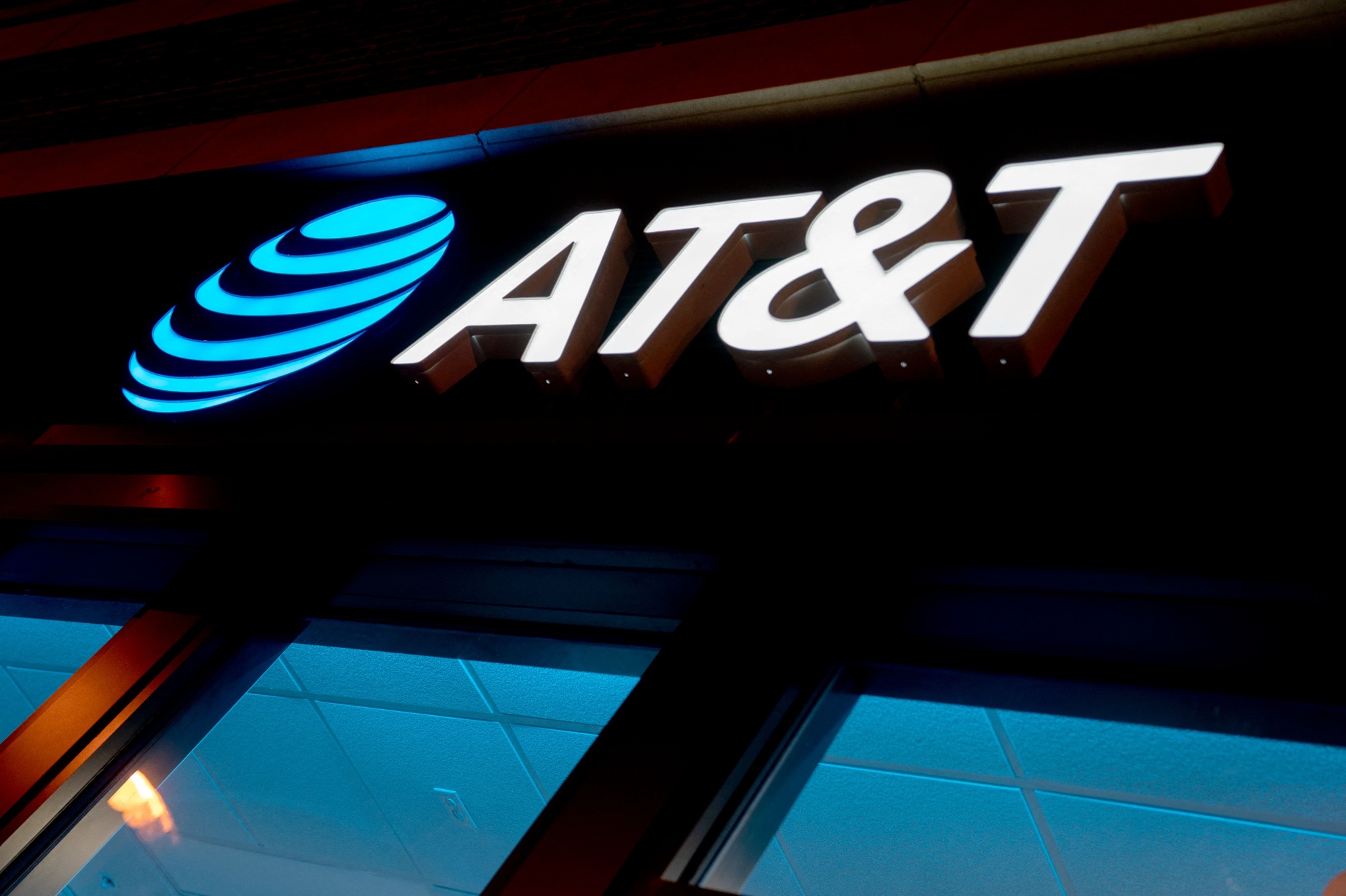 AT&T: NFL Sunday Ticket Disaster (NYSE:T)