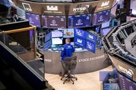US Stocks Slump As Trump’s Threat To Fire Powell Adds Pressure