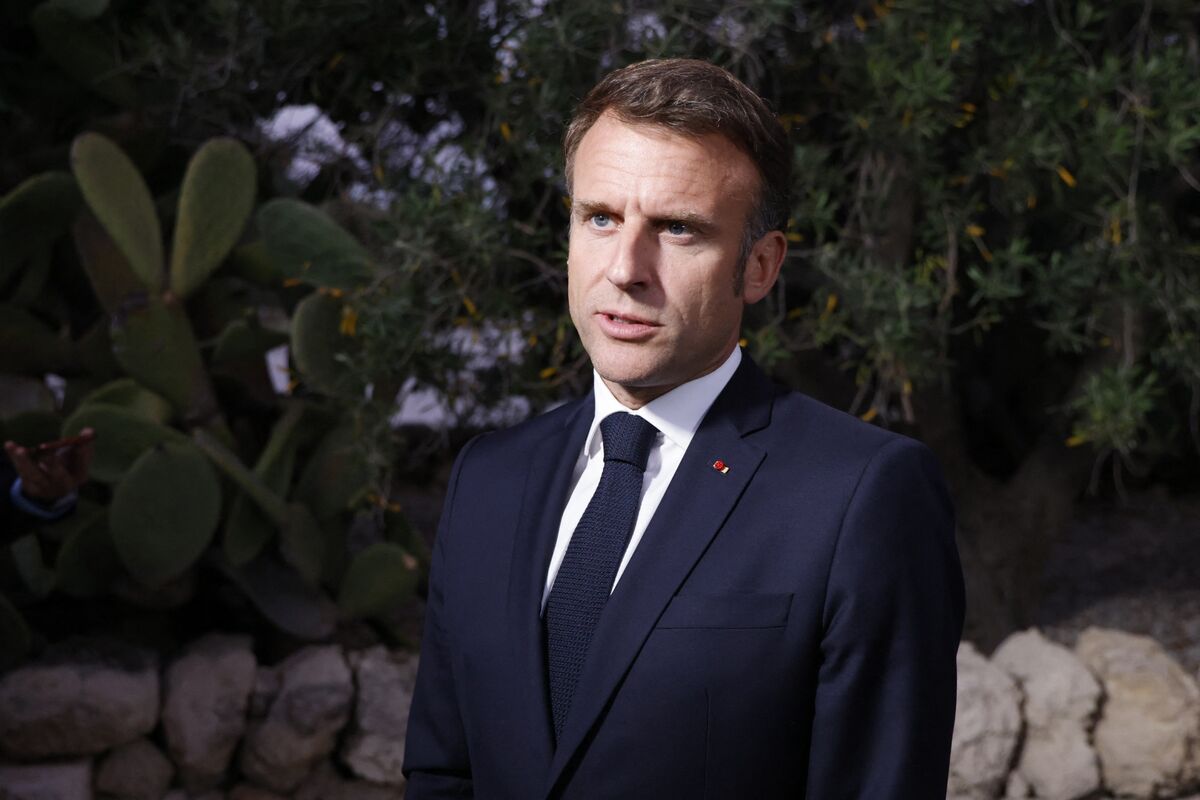 マクロン仏大統領、左派・極右とも「一貫性ない」政策－野党を批判 - Bloomberg