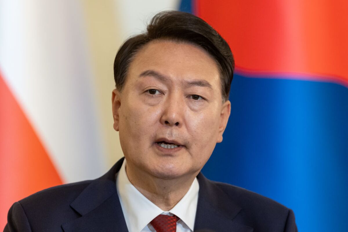 S. Korea’s Yoon Vows Cooperation With Ukraine During Kyiv Visit - Bloomberg