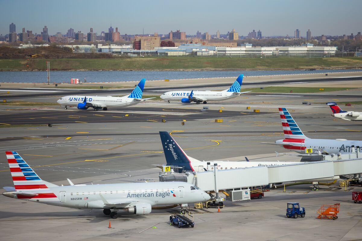 Airline Stocks Erase Pandemic-Era Losses as Oil Prices Ease