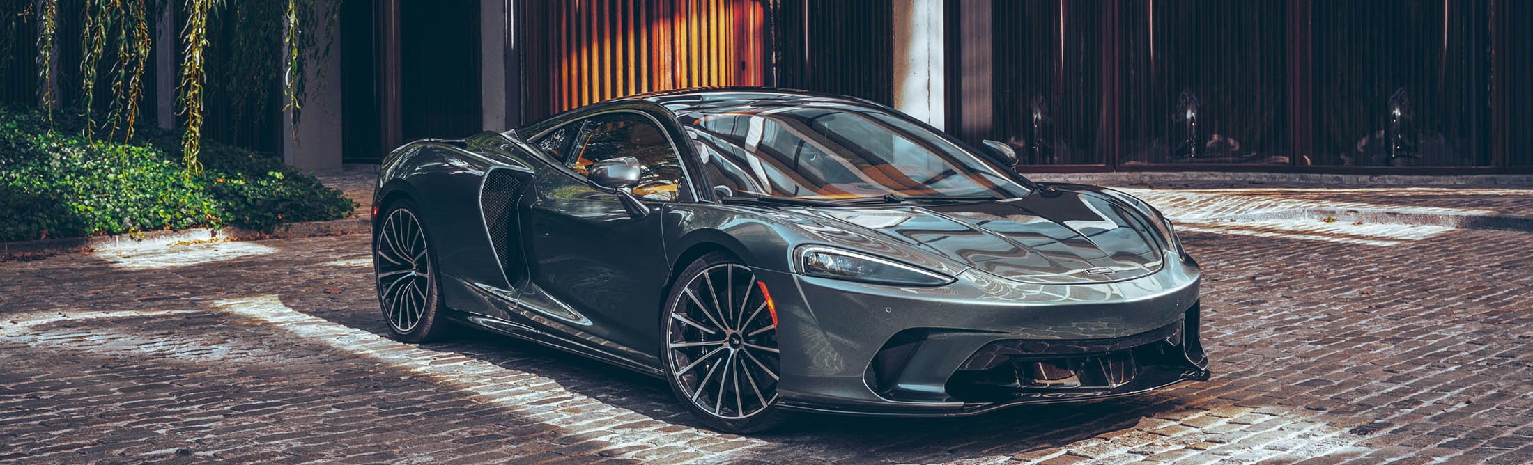 Mclaren Gt Review 210 000 In Opulence To Catch Up With Bentley