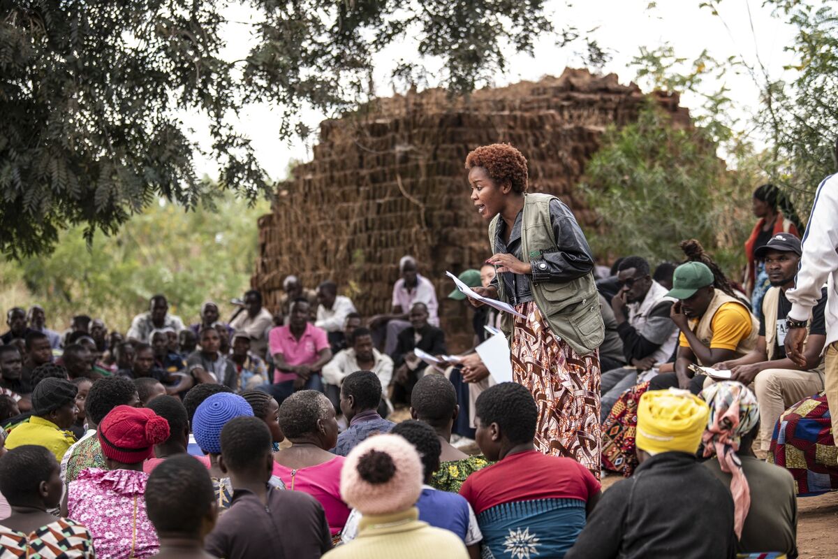 Cash Giveaway Explores Alternative to Traditional Aid