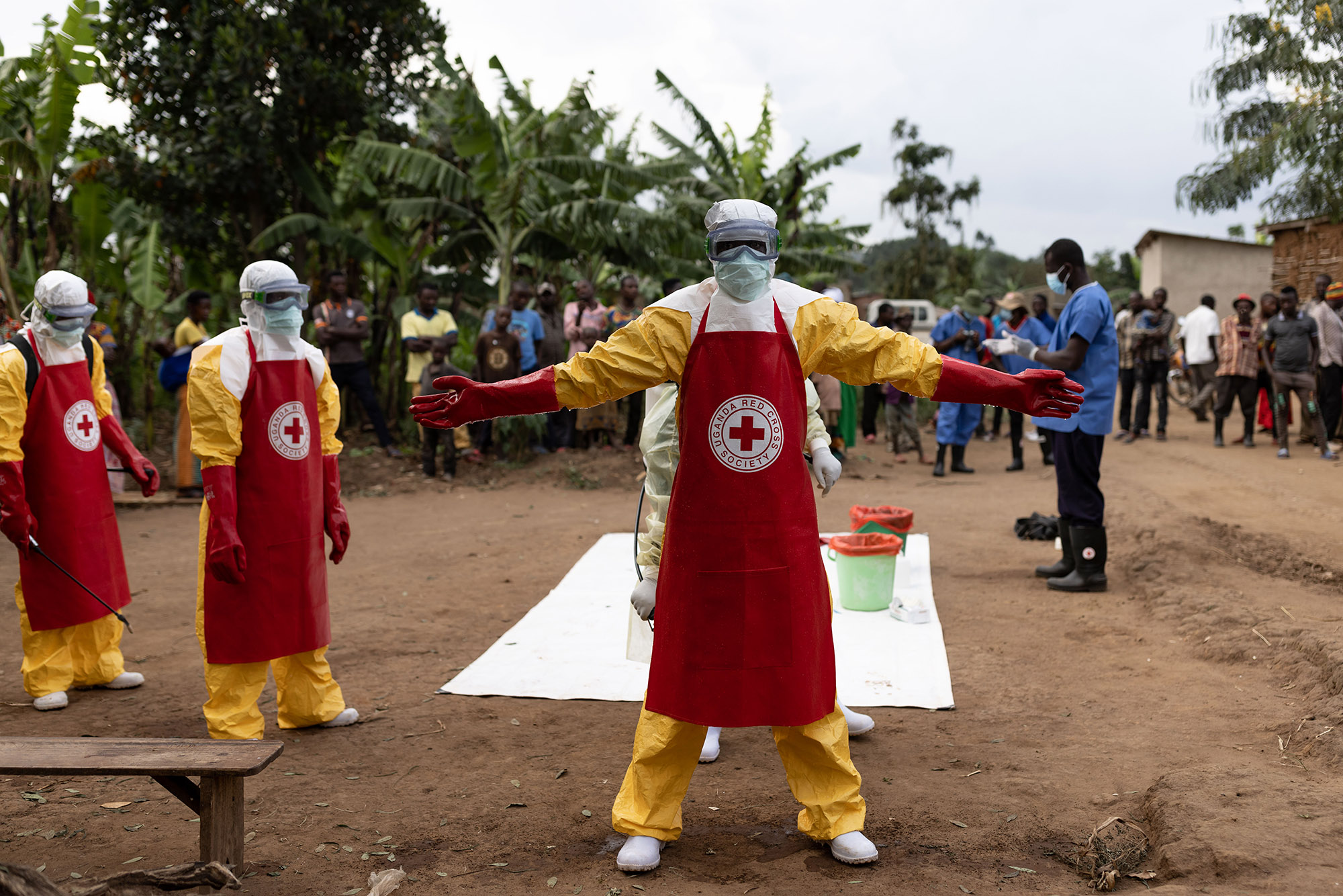 Uganda Lifts Ebola Quarantine After Weeks With No New Cases (bloomberg.com)