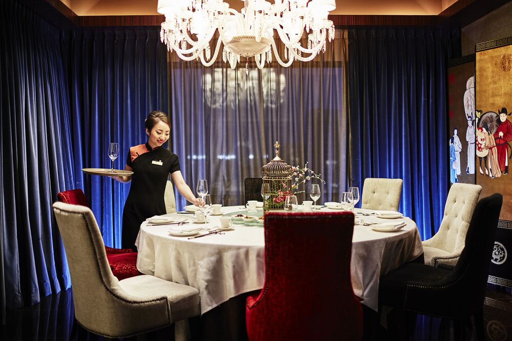 シンガポールのミシュラン星付きレストラン、17年版あの店この店