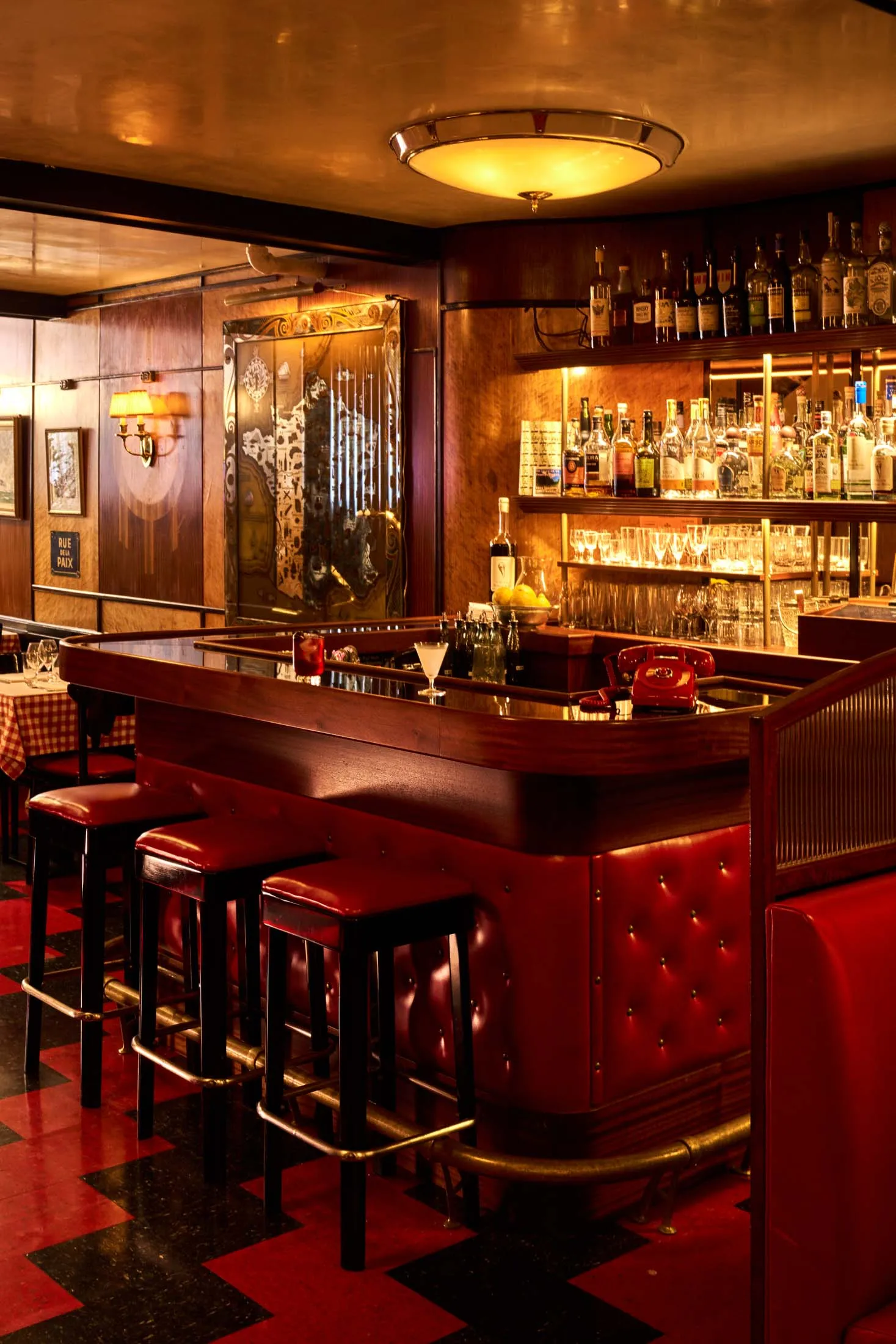 The bar at the reborn Le Veau d’Or bistro on Manhattan’s Upper East Side.