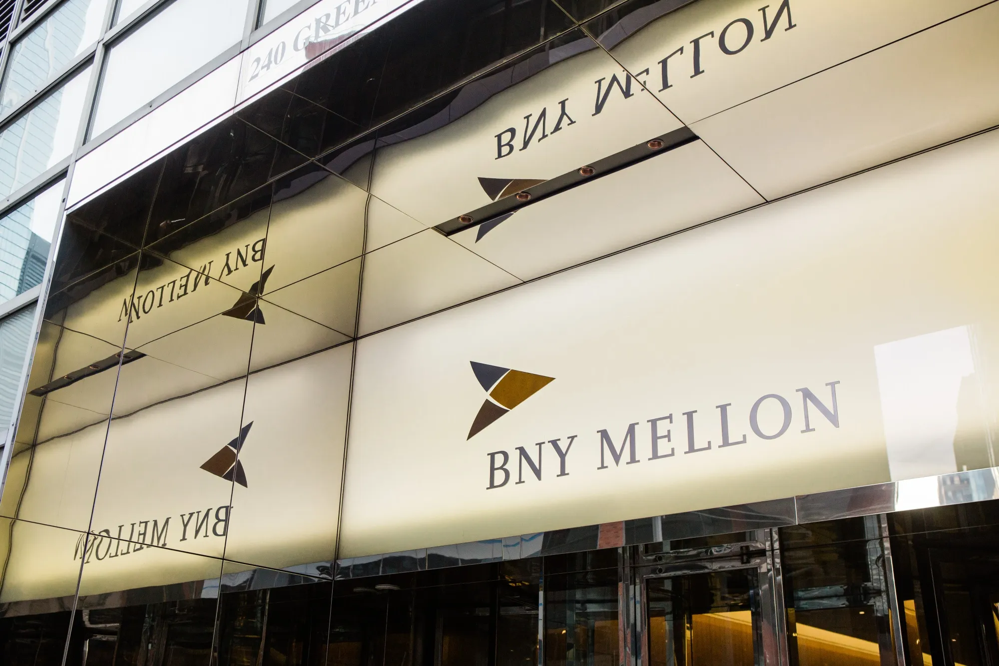 BNY Wants to Help Money Managers Outsource Their Trading Desks - Bloomberg