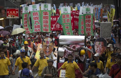 Hong Kong Labor Day Protesters Back Dockers’ Struggle Against Li