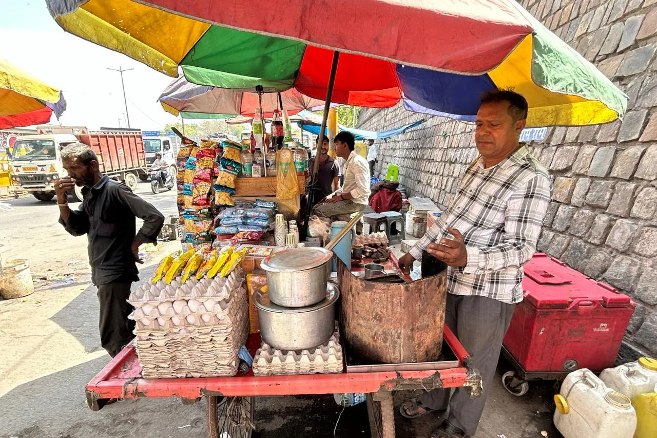 A food stall outside the main bus terminus in New Delhi.