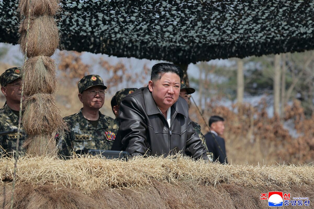 North Korea Unveils 5,000-Tonne Destroyer Amid Regional Tensions