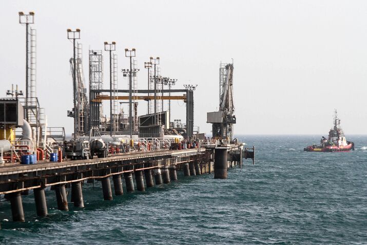 IRAN-ECONOMY-OIL-KHARK