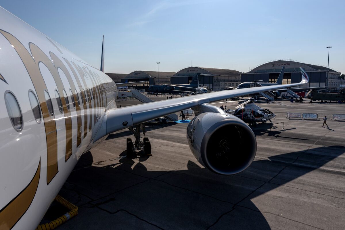 
                            Emirates Dashes Hope for New Airbus A350 Order Amid Engine Woes