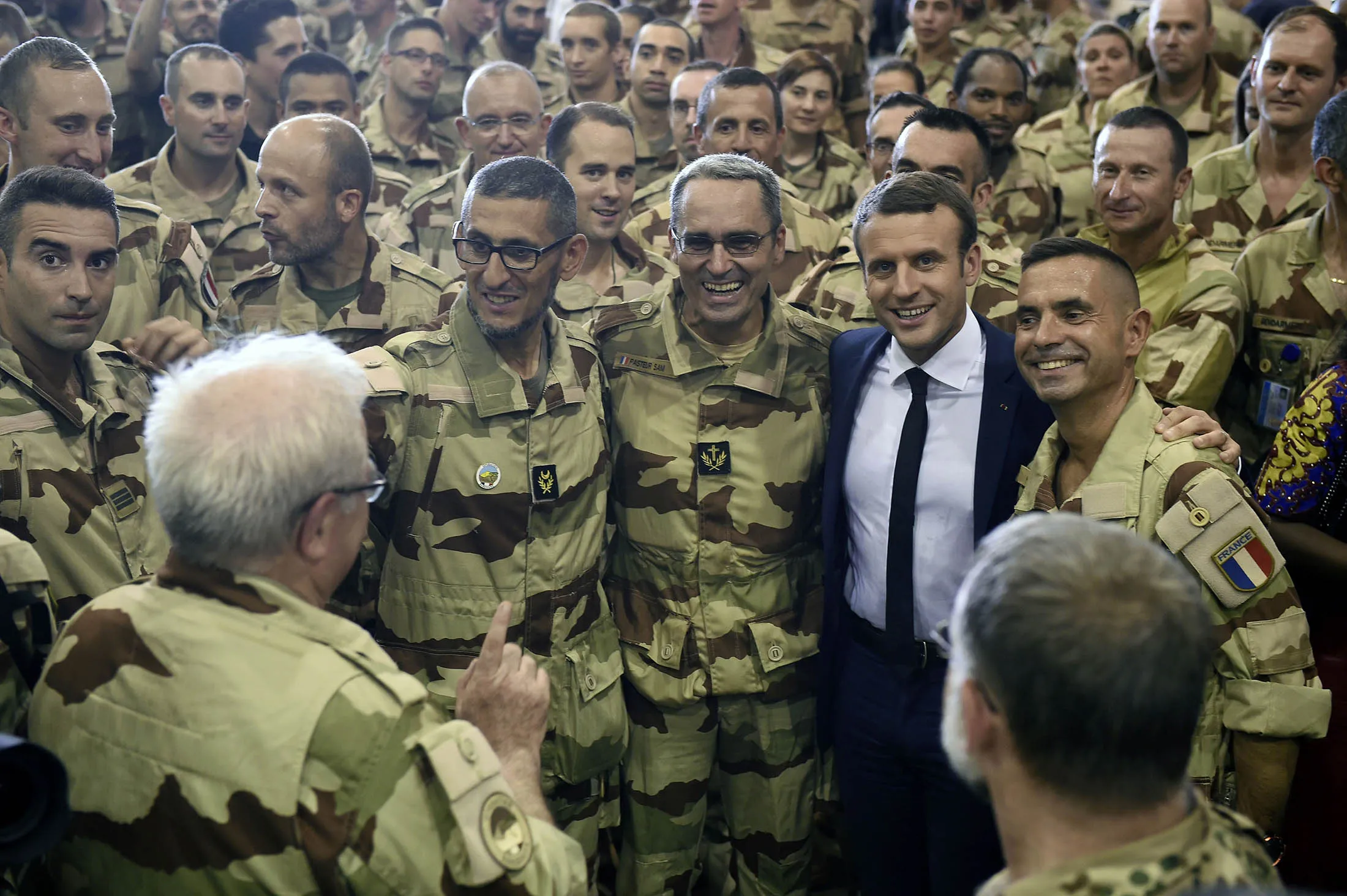 Macron with French troops in Mali in 2017
