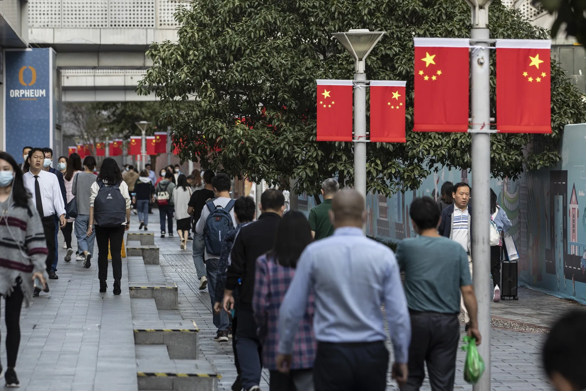 People Return to Work in Shanghai's CBD After Golden Week Holiday