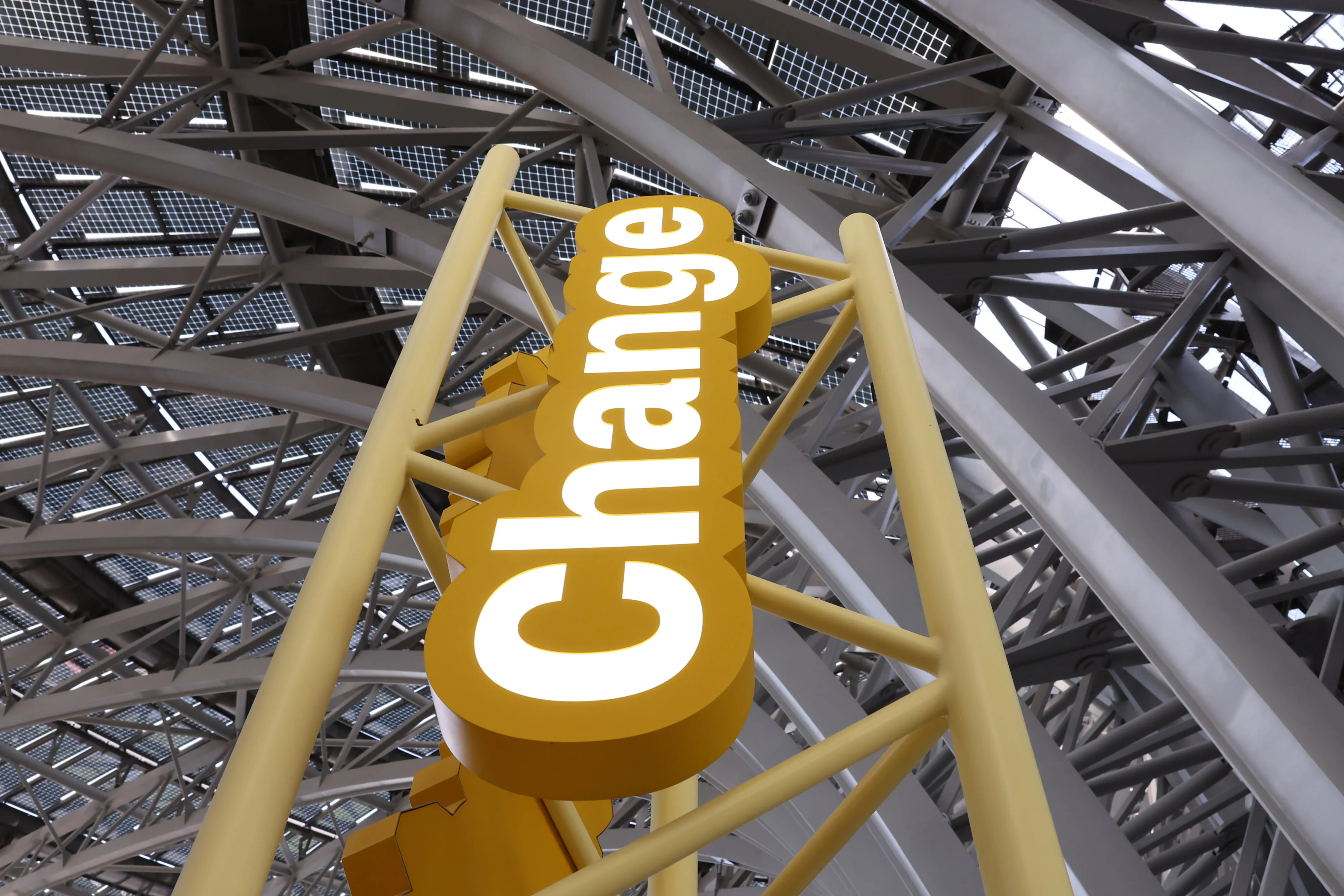 A sign reading 'Change' COP28.