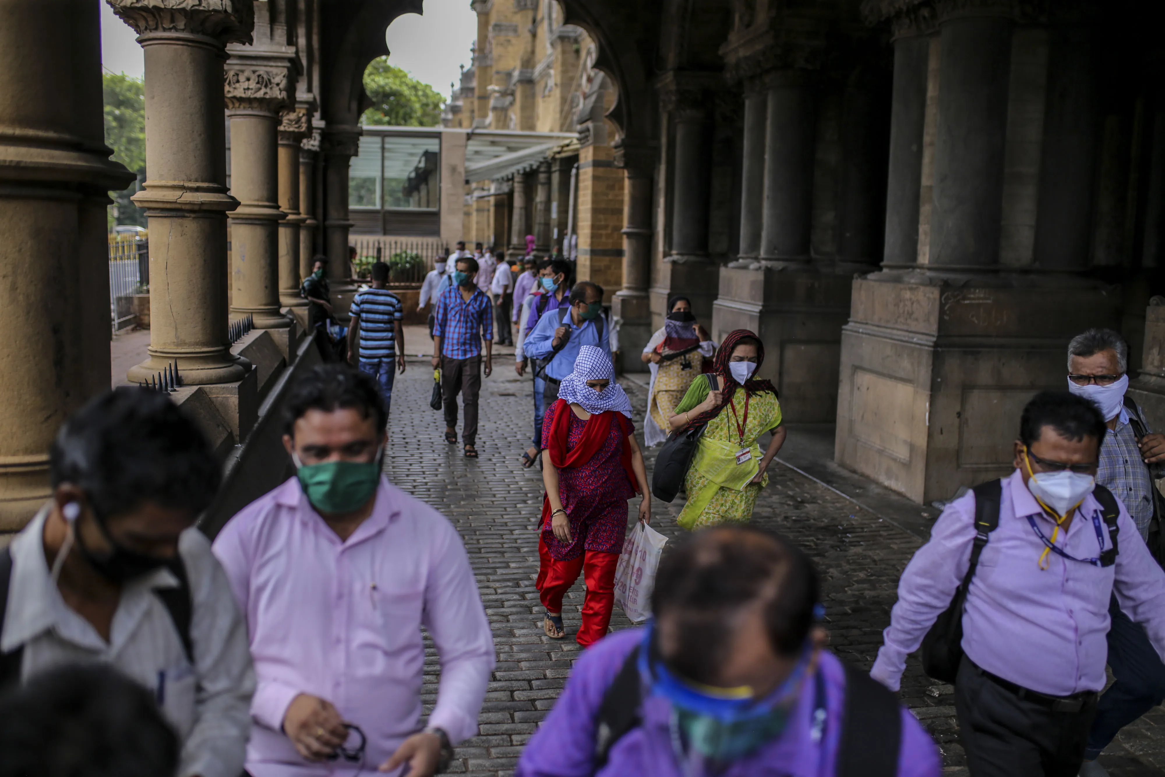 Commuters&nbsp;in Mumbai.