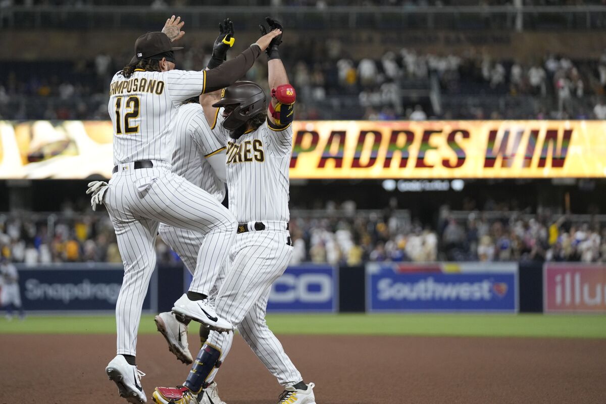 Padres Beat Dodgers 4-3 in 10 to Reduce Magic Number to 4 - Bloomberg