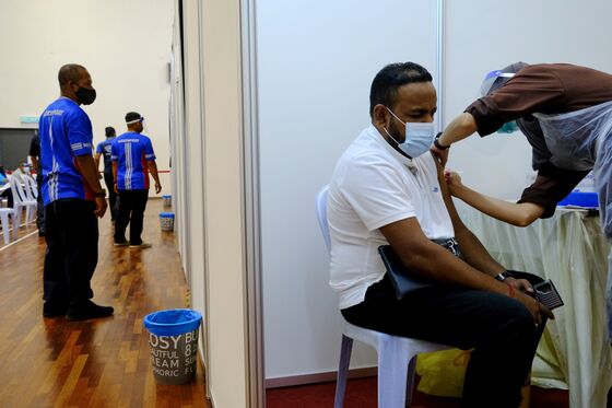 Funds Flee Southeast Asia Stocks as Vaccine Push Gets Urgent