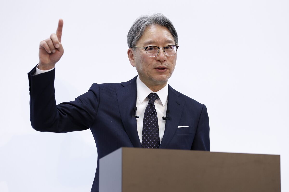 Giám đốc điều hành mới được bổ nhiệm, ông Toshihiro Mibe, đã nỗ lực thúc đẩy công ty vào phân khúc điện ngày càng cạnh tranh. 