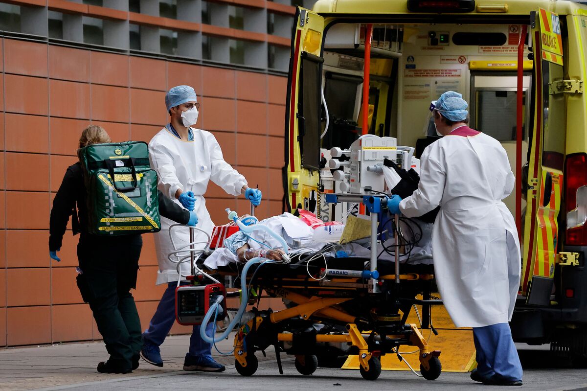 The UK suffers the deadliest day with some hospitals “like a war zone”