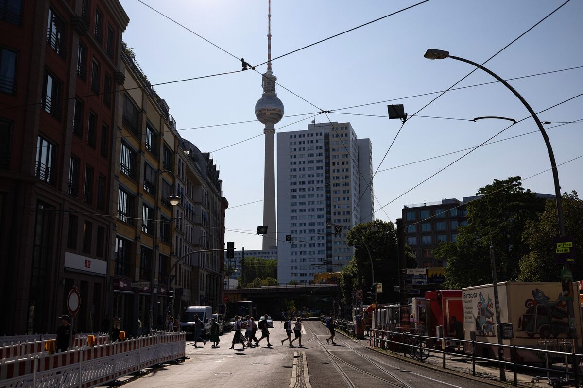 Germany’s 30-Year Bond Yields Hit 15-Year High Amid Rising Debt