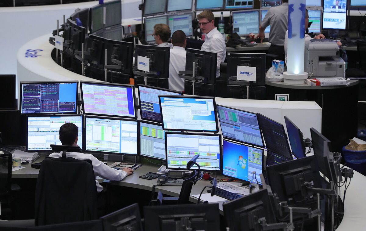 European Stocks Steady as Real Estate Rally Offsets Tech Slump - Bloomberg
