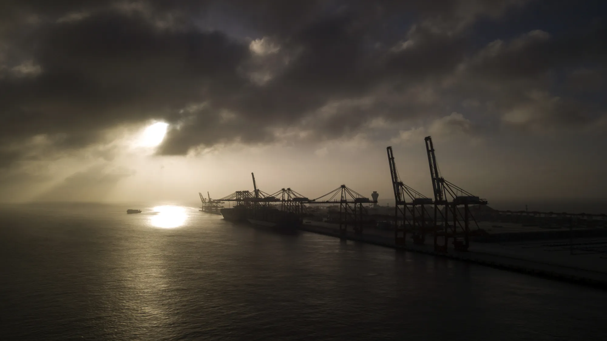 Yangshan Free Trade Port as US-China Trade Conflict Escalates