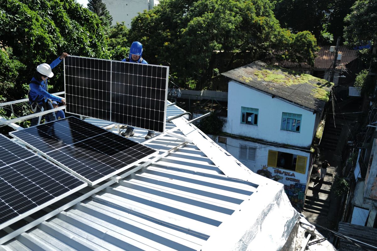 bloomberg.com - Beatriz Reis - Solar Boom Poses World Cup Test for Brazil's Power Grid