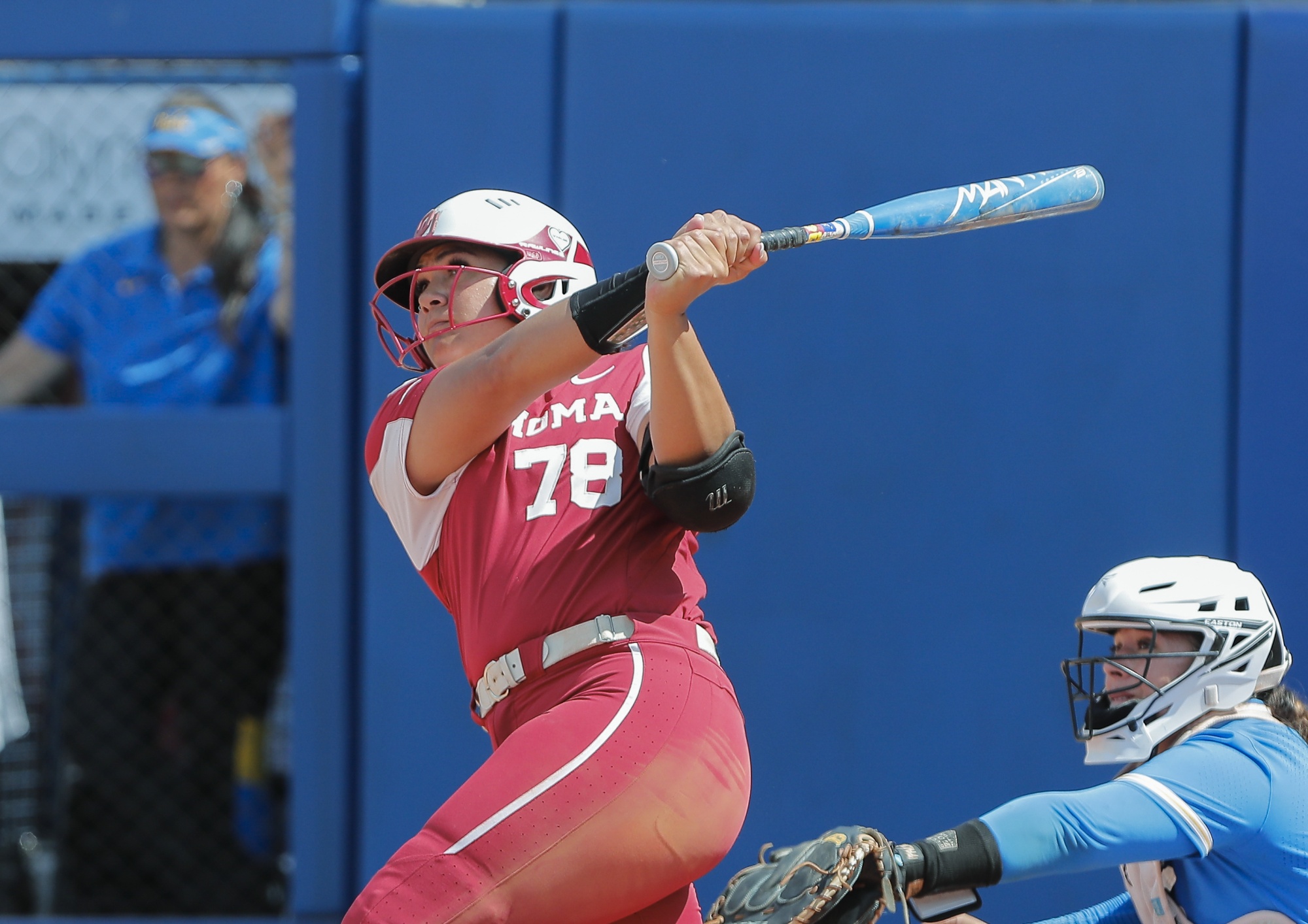 Alo's 2 HRs Lead Oklahoma Past UCLA, Into WCWS Finals - Bloomberg