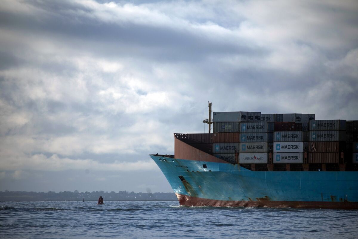 Shipping records. Маерск Алабама. Gigantic ship. Maersk пустил контейнеры через Россию в обход Суэцкого канала.