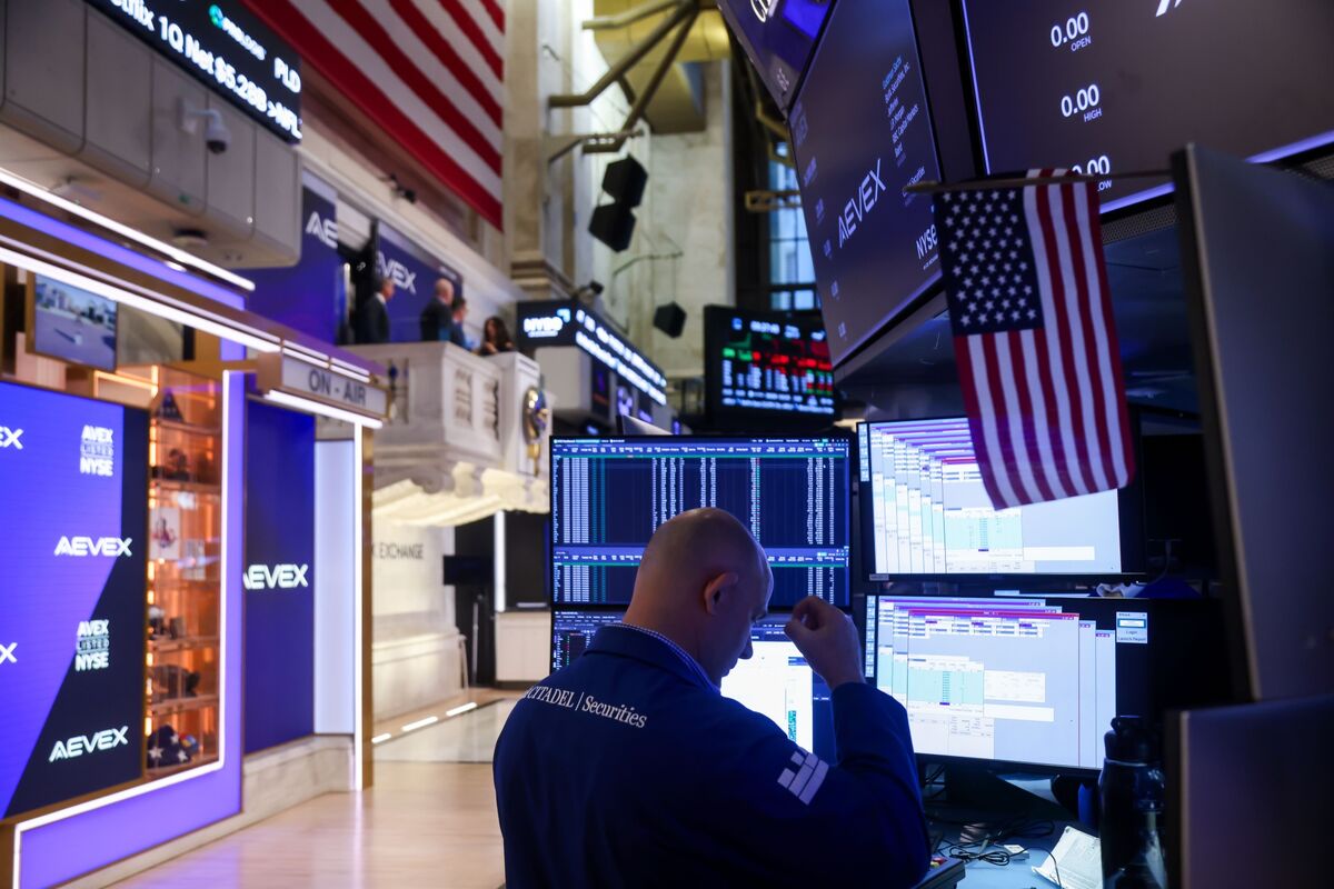 US Stock Futures Dip as Iran Talks Stall, Oil Up: Markets Wrap