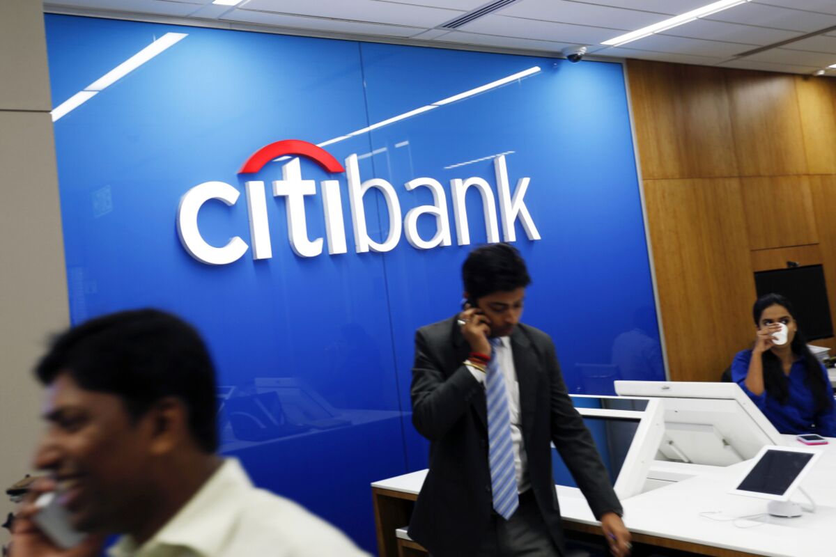 ブルームバーグのニュース記事「ウォール街、H-1Bビザ手数料高額化で新戦略－インド拠点で人材確保へ」の画像