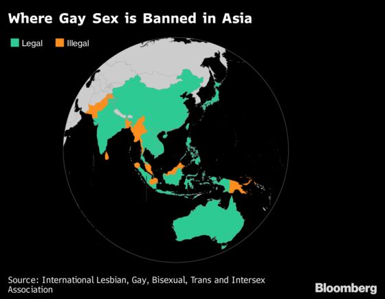 Singapore Elite Backs Push to Overturn Anti-Gay Laws