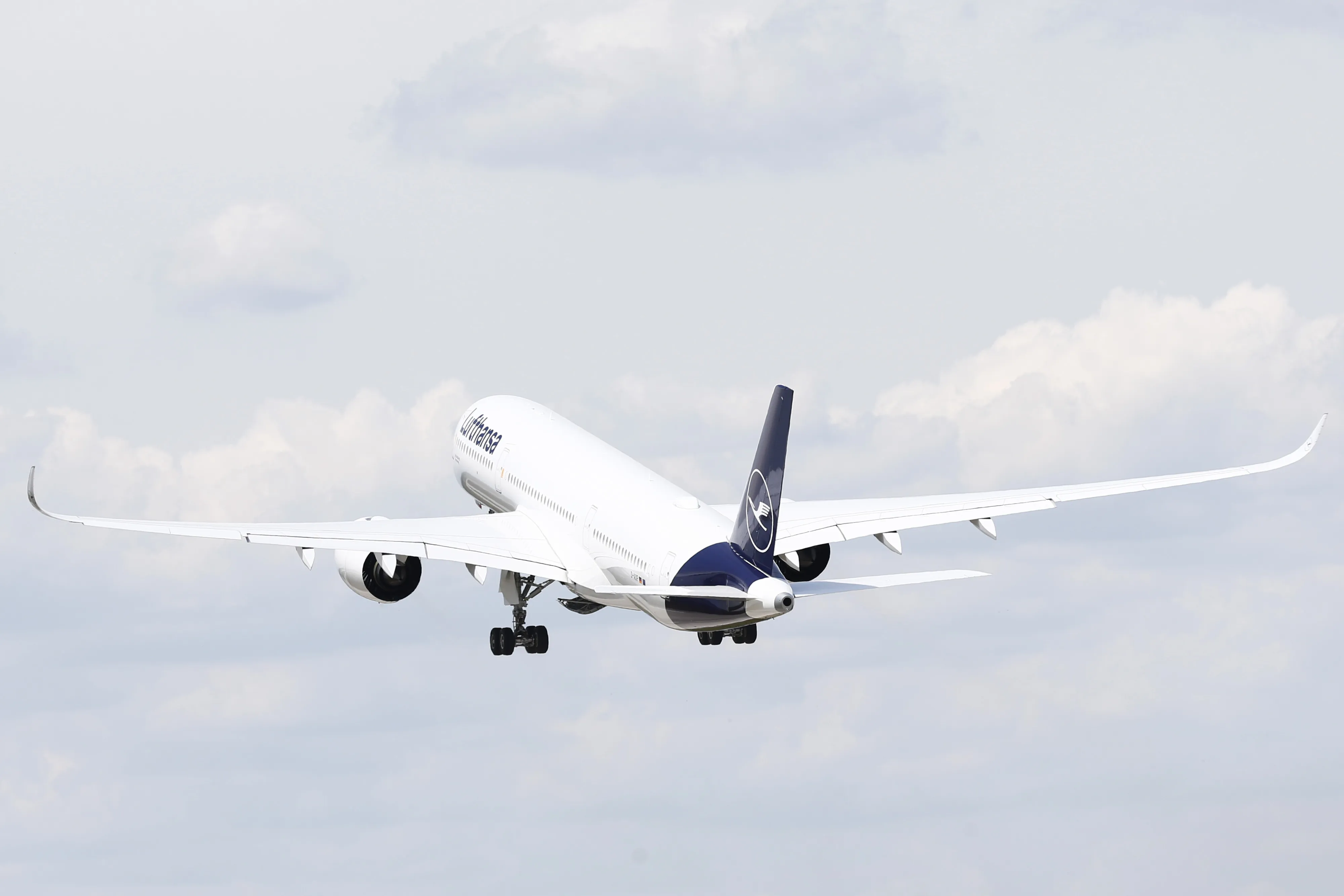 Deutsche Lufthansa AG Resumes Long Haul Flight Operations