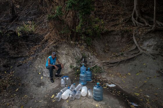 The Army Took Over the Spigots, Forcing Thirsty Venezuelans to Pay