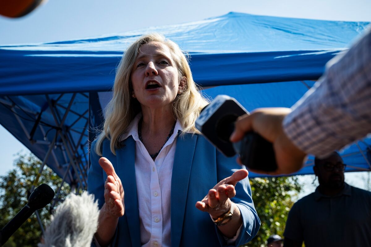 Virginia Governor Hopefuls to Debate as Violent Texts Roil Race