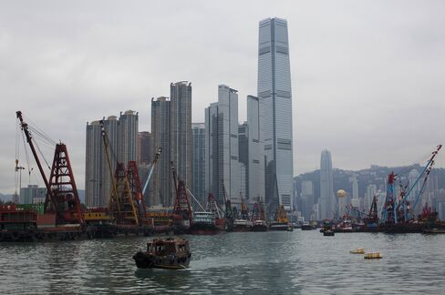 Hong Kong Builders Seen Slowing Home Sales to Control Prices