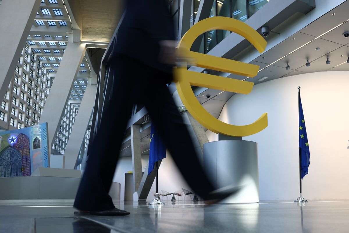 Euro-Zone Resilience and More Inflation Seen in First Data for ECB