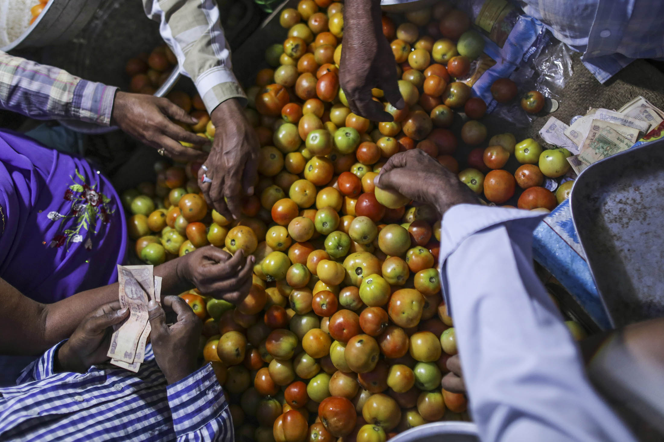 India's Wholesale Prices Hit 2017 Low on Falling Food Prices Bloomberg