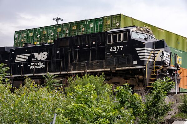 Union Pacific Is Said to Near Deal for Norfolk Southern