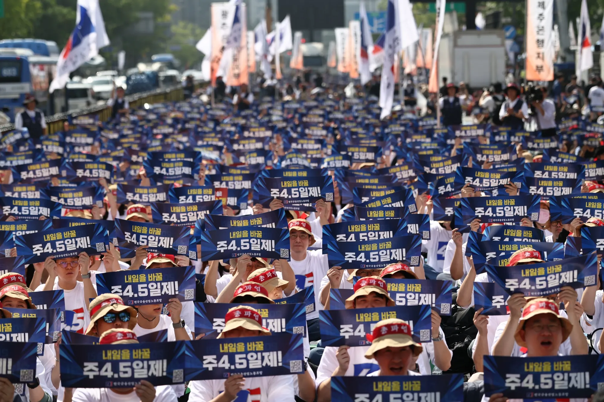 韓国で銀行員数千人がスト､週4.5日への勤務短縮要求－李大統領に圧力