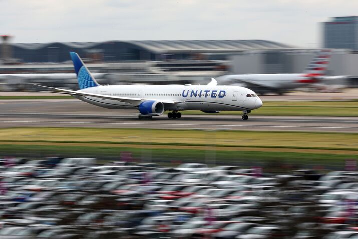 Commercial Aviation At Heathrow Airport