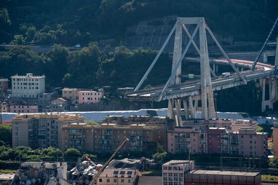 Benettons’ Atlantia Offers Initial  $570 Million After Genoa Bridge Collapse 