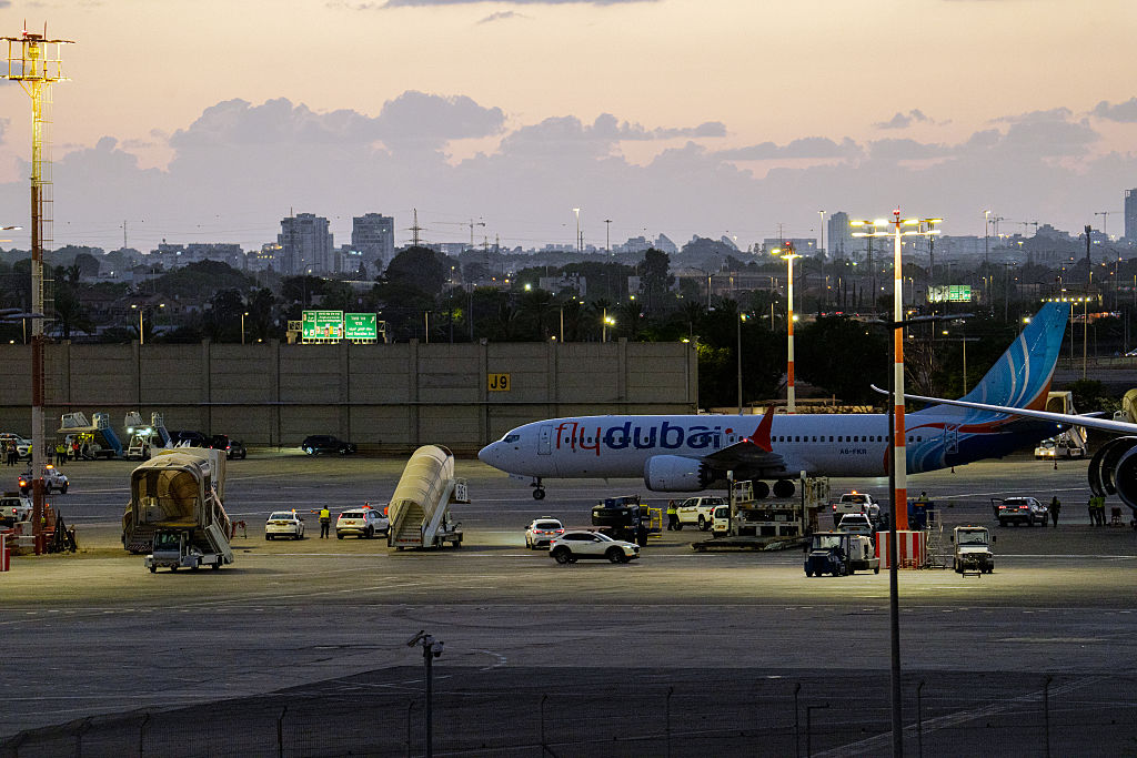 WATCH: A pilot of a jet carrying more than 170 passengers to Tel Aviv stabbed his colleague and tried to crash the plane.