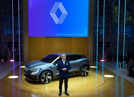 French Carmaker Rivalry Defies Macron’s EV Battery Vision